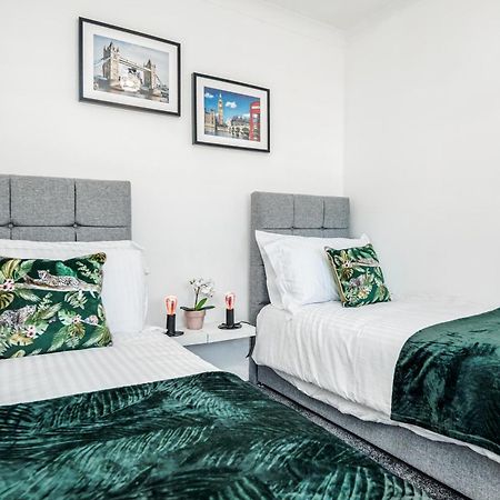West Drayton  Heathrow 2-Bedroom Maisonette With Parking מראה חיצוני תמונה