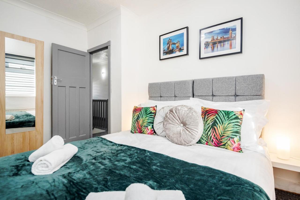 West Drayton  Heathrow 2-Bedroom Maisonette With Parking מראה חיצוני תמונה