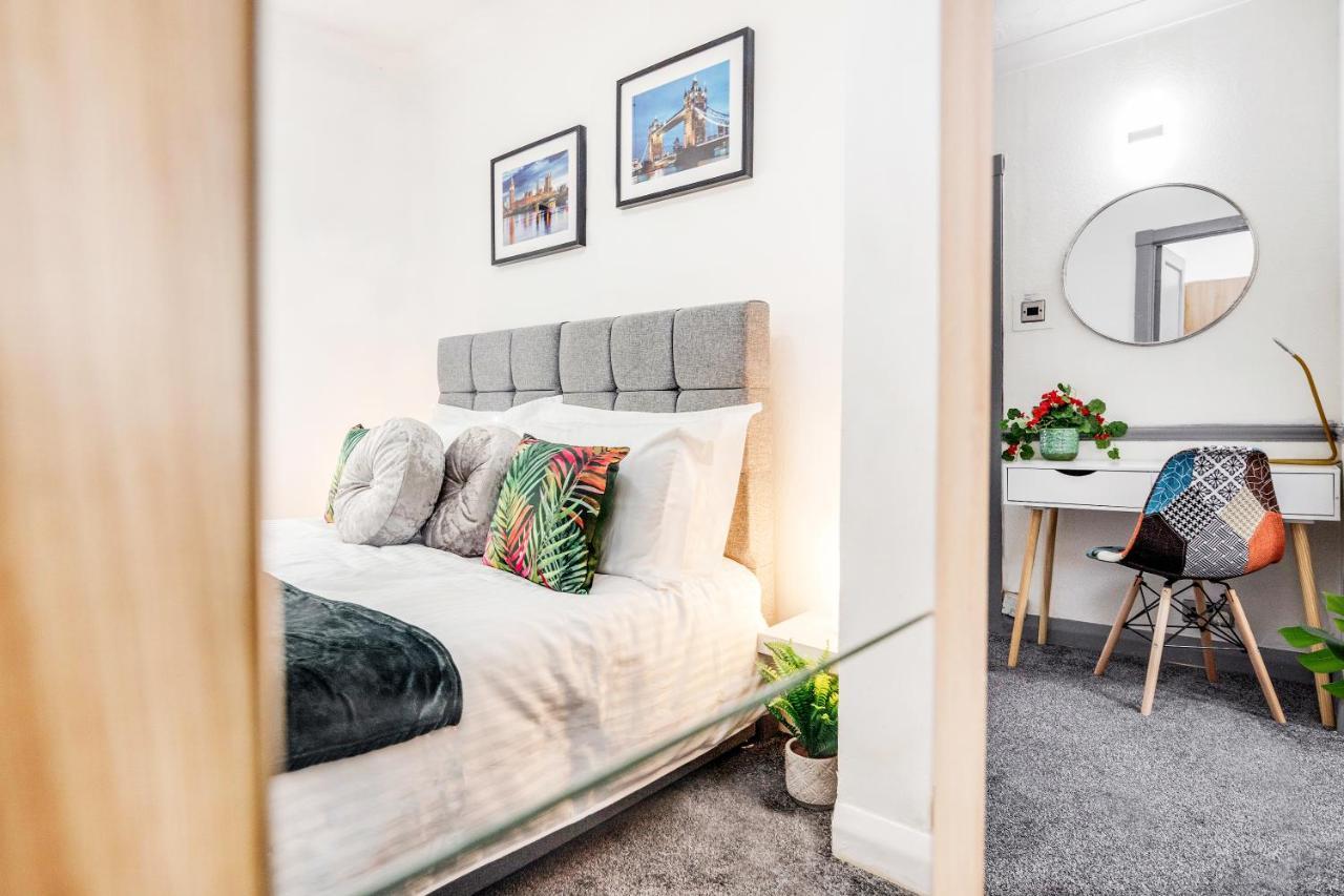 West Drayton  Heathrow 2-Bedroom Maisonette With Parking מראה חיצוני תמונה