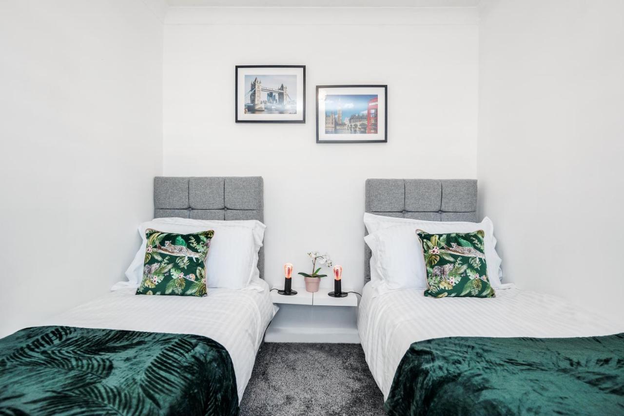 West Drayton  Heathrow 2-Bedroom Maisonette With Parking מראה חיצוני תמונה