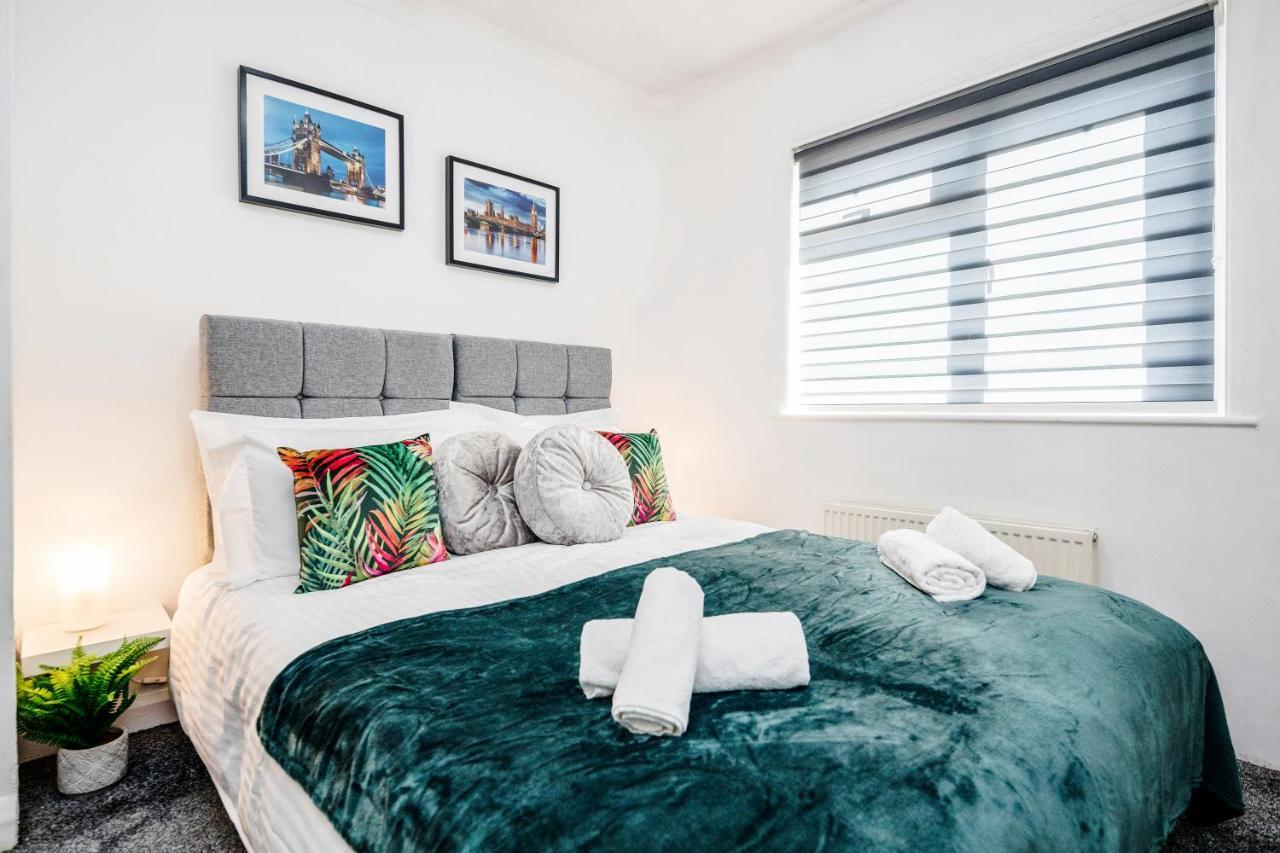 West Drayton  Heathrow 2-Bedroom Maisonette With Parking מראה חיצוני תמונה