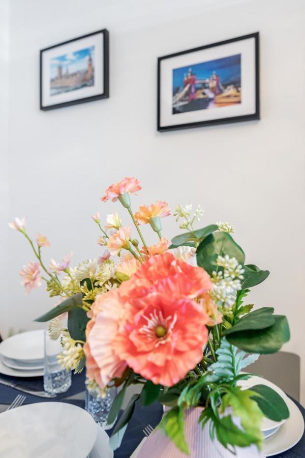 West Drayton  Heathrow 2-Bedroom Maisonette With Parking מראה חיצוני תמונה