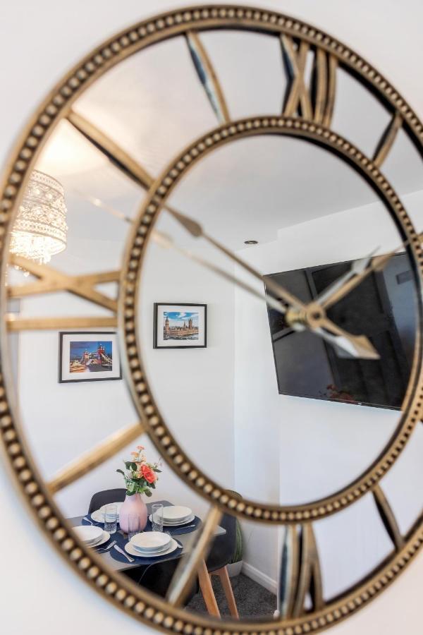 West Drayton  Heathrow 2-Bedroom Maisonette With Parking מראה חיצוני תמונה