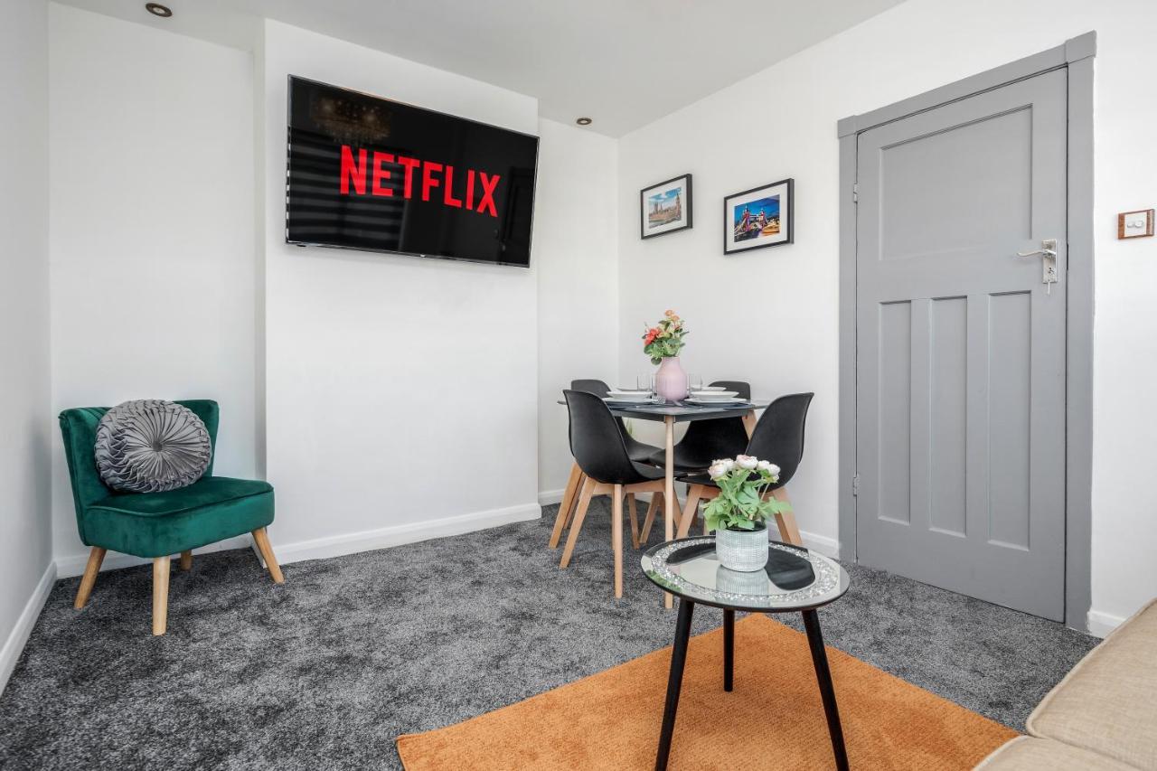 West Drayton  Heathrow 2-Bedroom Maisonette With Parking מראה חיצוני תמונה