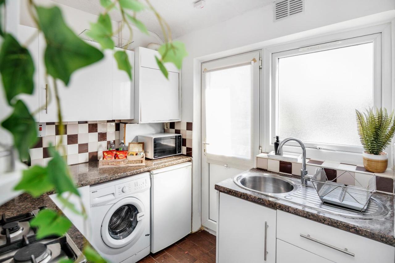 West Drayton  Heathrow 2-Bedroom Maisonette With Parking מראה חיצוני תמונה