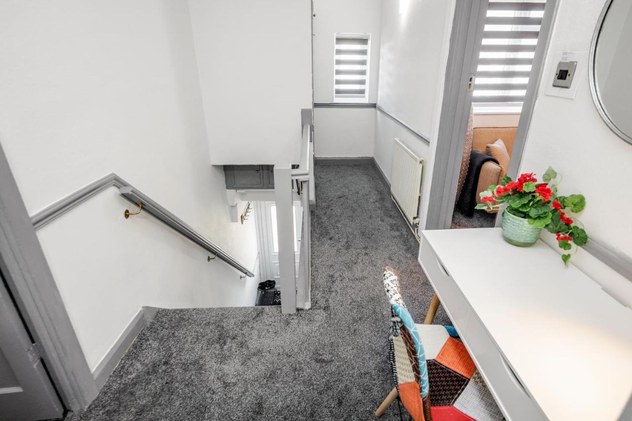 West Drayton  Heathrow 2-Bedroom Maisonette With Parking מראה חיצוני תמונה