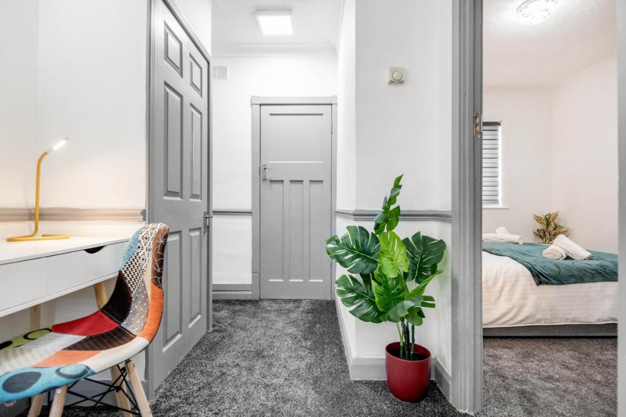 West Drayton  Heathrow 2-Bedroom Maisonette With Parking מראה חיצוני תמונה