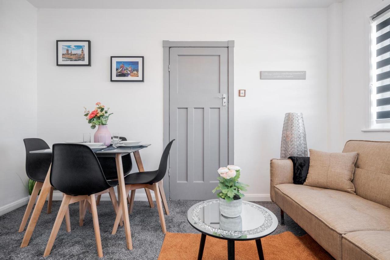 West Drayton  Heathrow 2-Bedroom Maisonette With Parking מראה חיצוני תמונה