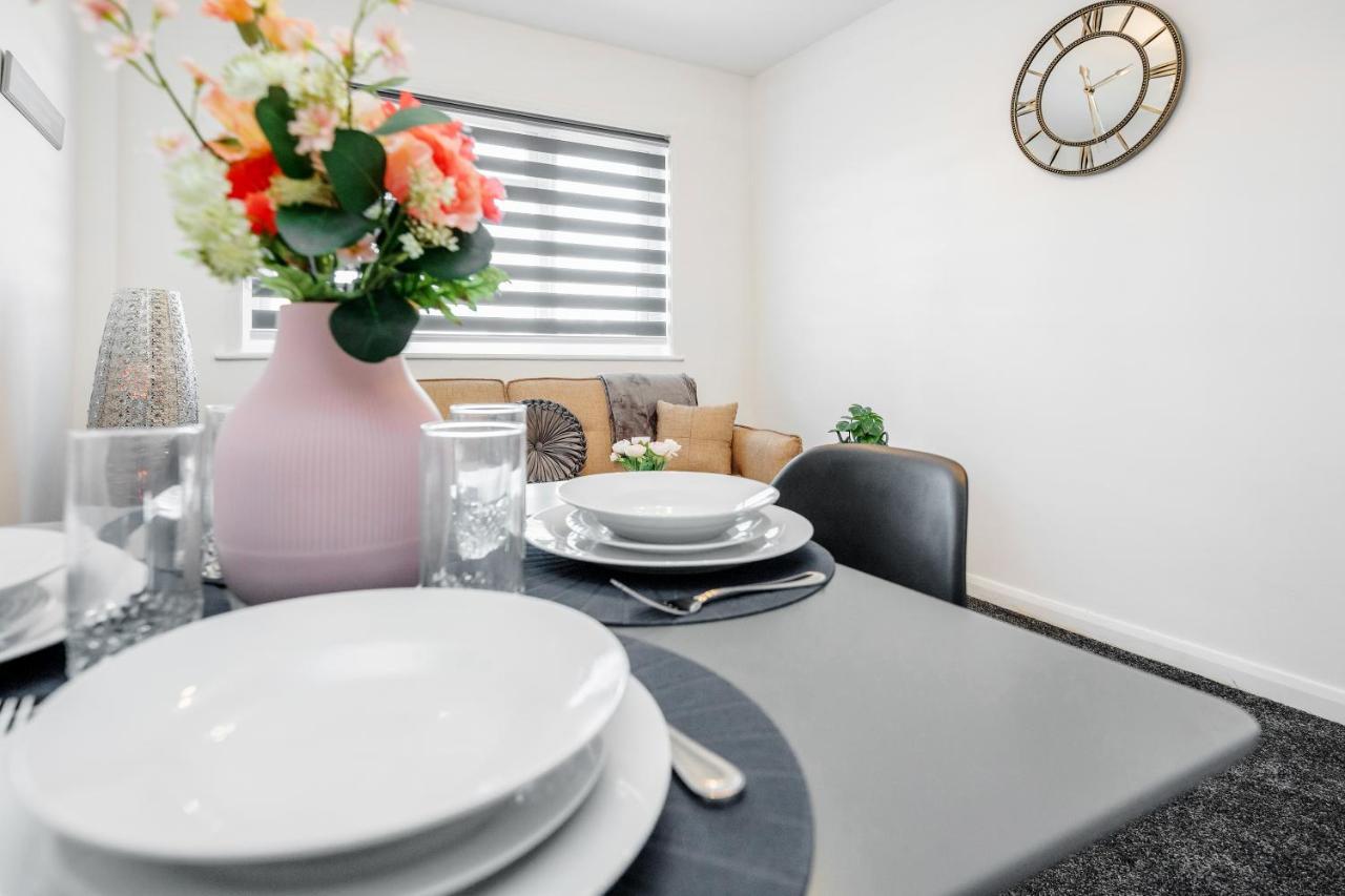 West Drayton  Heathrow 2-Bedroom Maisonette With Parking מראה חיצוני תמונה