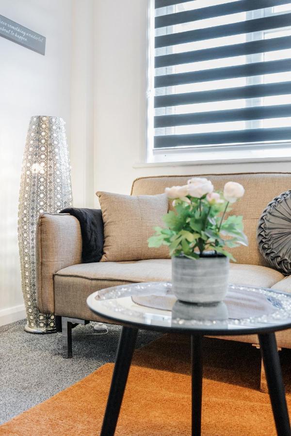 West Drayton  Heathrow 2-Bedroom Maisonette With Parking מראה חיצוני תמונה
